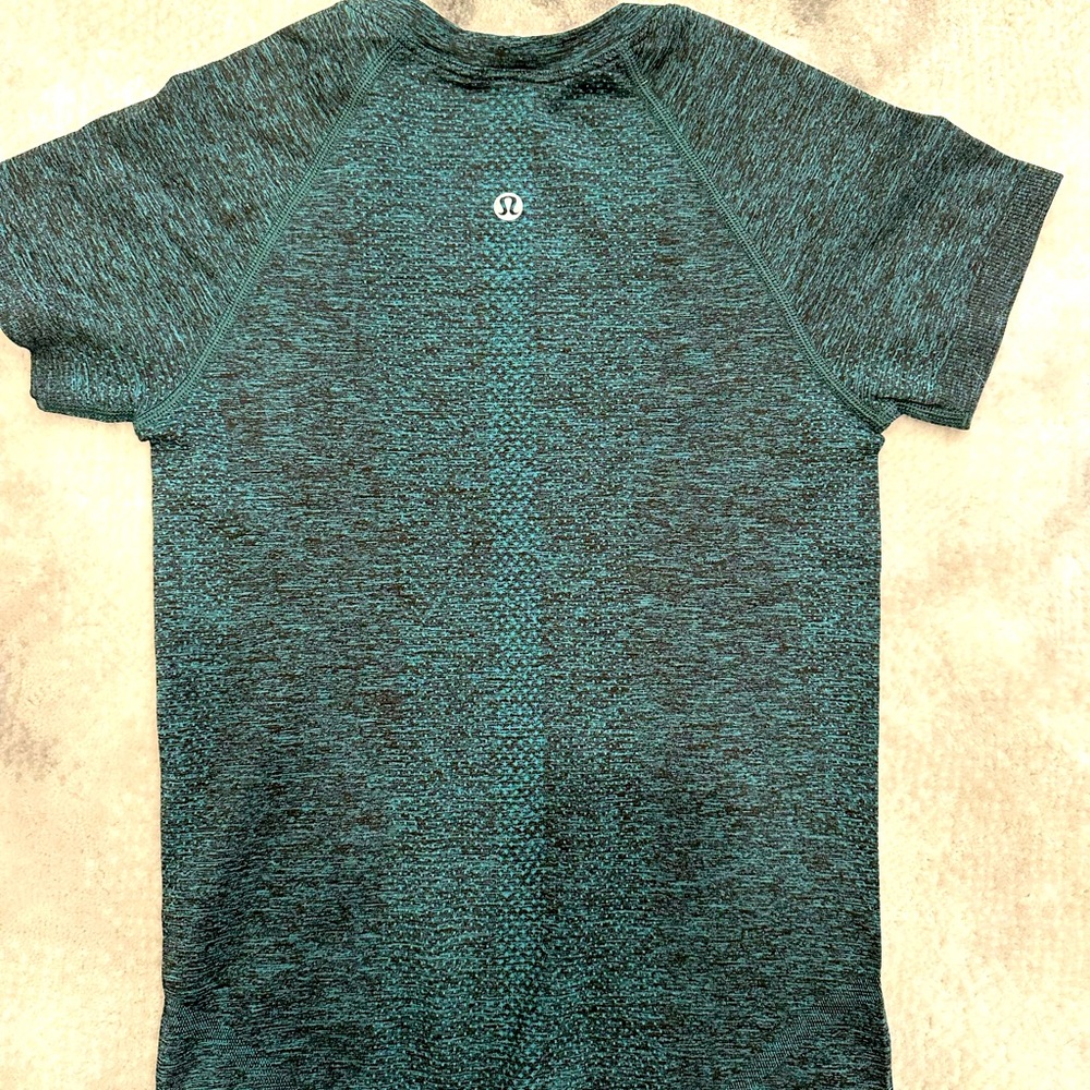 Lululemon t shirt